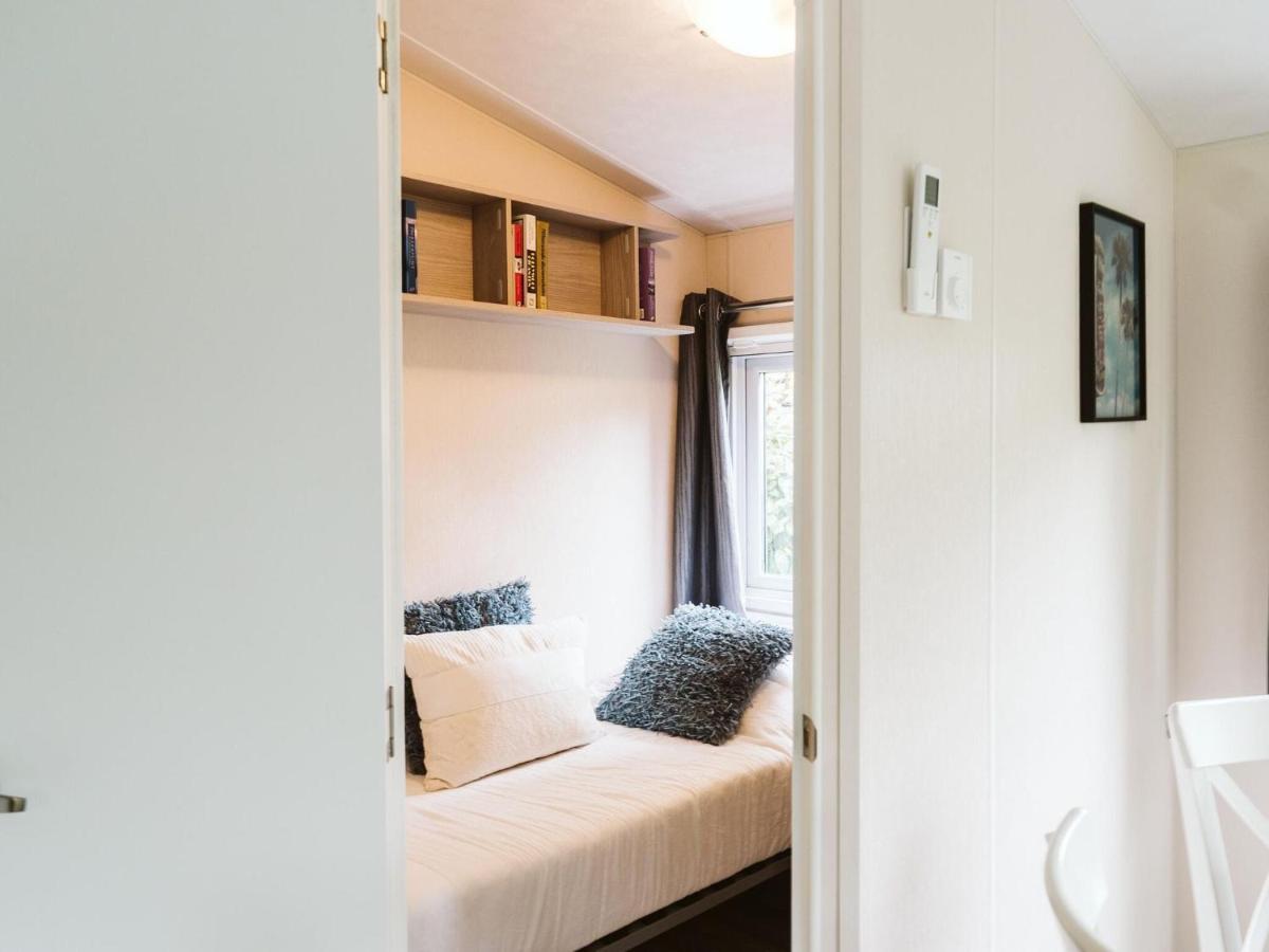 Cozy Chalet For 5P With Garden In A Lovely Area Near Goedereede Esterno foto