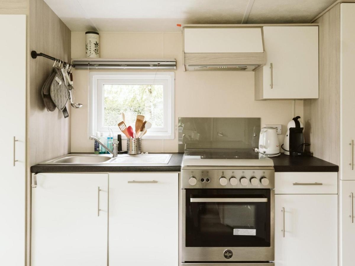 Cozy Chalet For 5P With Garden In A Lovely Area Near Goedereede Esterno foto