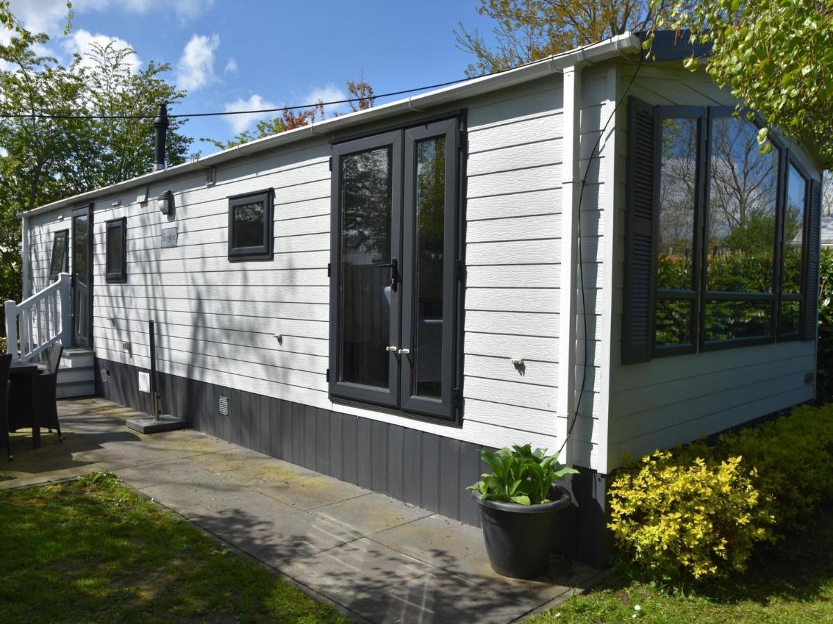 Cozy Chalet For 5P With Garden In A Lovely Area Near Goedereede Esterno foto