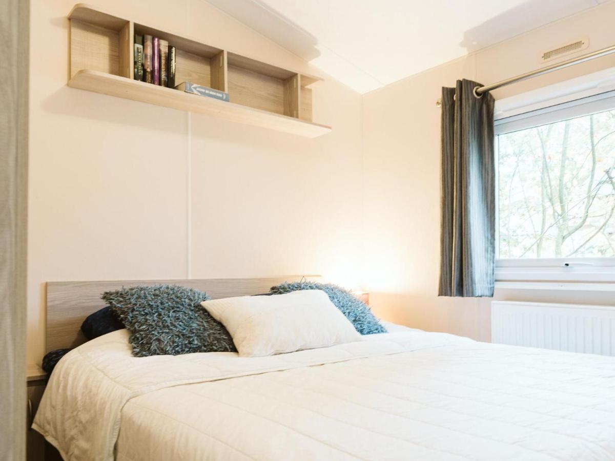 Cozy Chalet For 5P With Garden In A Lovely Area Near Goedereede Esterno foto