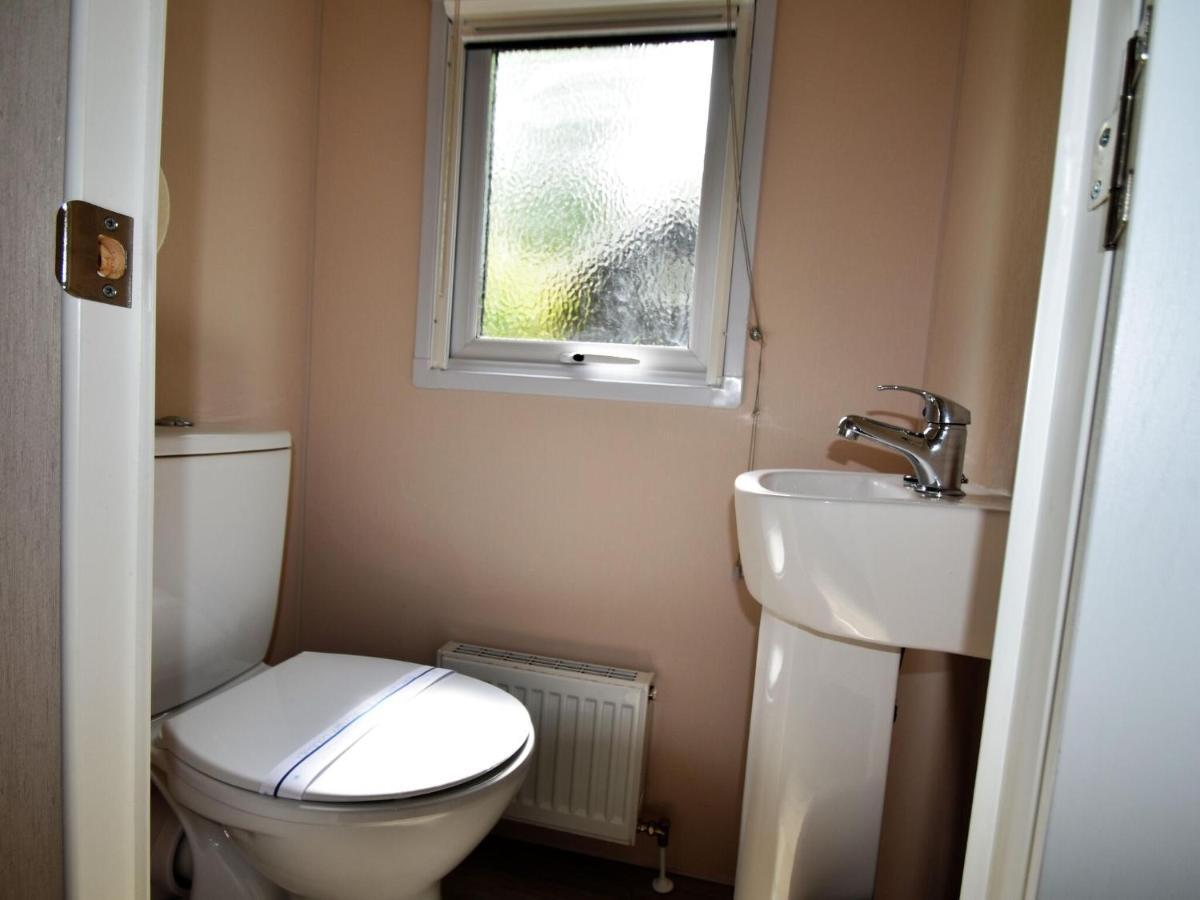 Cozy Chalet For 5P With Garden In A Lovely Area Near Goedereede Esterno foto